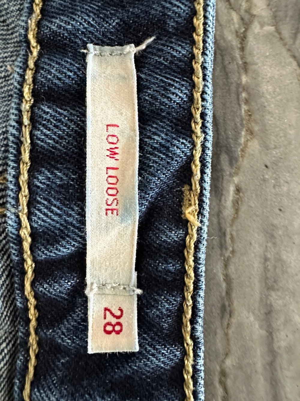 Levi's Low Loose Women's Dark Blue Jeans  Size 28 with 30” Inseam - Picture 5 of 7